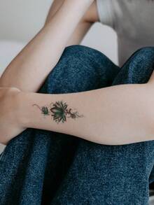 1 件临时蓝色抽象莲花图案纹身贴纸，适用于手臂、胸部、腹部和背部 - 彩色 - 查看 5