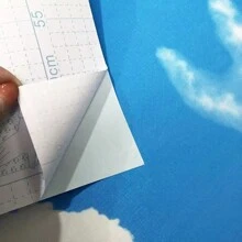1 卷 2m X 10m 自黏壁紙,藍天白雲設計。適用於天花板、牆壁和房間裝飾,易於黏貼和拆卸。 - 藍色 - 查看 2