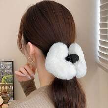 1個絨毛心形髮夾,時尚百搭的秋冬髮飾 - 白色毛絨愛心丸子夾 - 查看 10