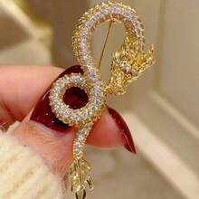 1 件金色合金十二生肖龍形胸針適合外套、服裝、禮物、派對 - 彩色 - 查看 6