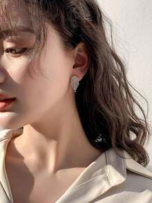 1對流行的全鑲鑽流蘇耳環 - 銀色 - 查看 1