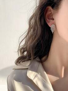 1對流行的全鑲鑽流蘇耳環 - 銀色 - 查看 2