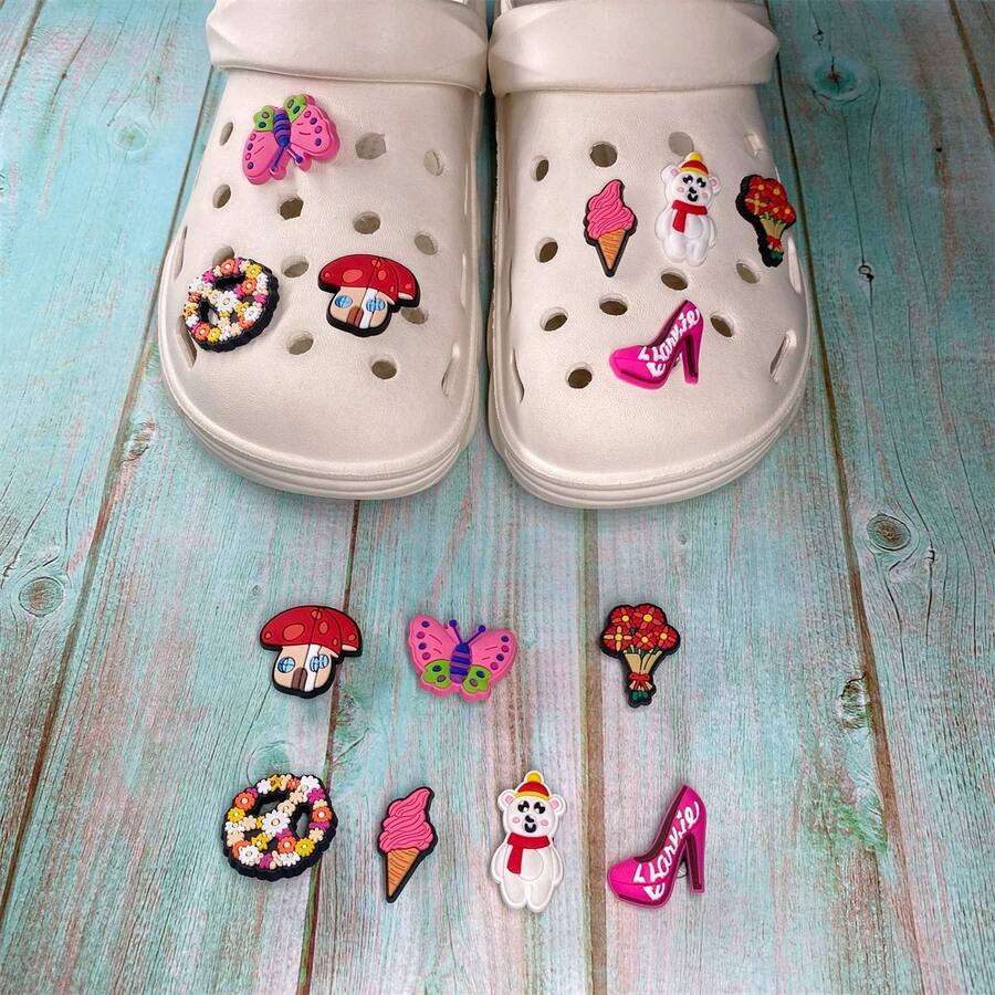 一套7件卡通主题鞋扣，兼容木屐，可用于DIY装饰和节日礼物，自由组合