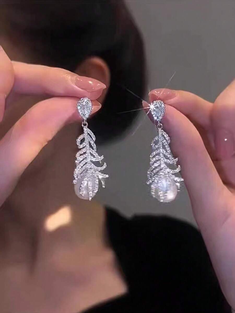 1對女士精美優雅的羽毛、假珍珠和流蘇耳環,具有獨特的高端感覺,超長長度舒緩胖臉,時尚且有型 - 羽毛 - 查看 1