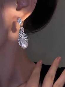 1對女士精美優雅的羽毛、假珍珠和流蘇耳環,具有獨特的高端感覺,超長長度舒緩胖臉,時尚且有型 - 羽毛 - 查看 2