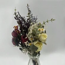 1束人造花,包含玫瑰,洋甘菊和草,小束經過絲綢布料處理,適用於家居裝飾,客廳,臥室,桌子,沙發 - 紫色玫瑰組合 - 查看 8