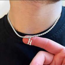 1入組嘻哈朋克鈦鋼a-z 26英文字母吊墜不鏽鋼項鍊,假日禮物,適合男士日常嘻哈不鏽鋼墜子項鍊 - 銀色 - 查看 5