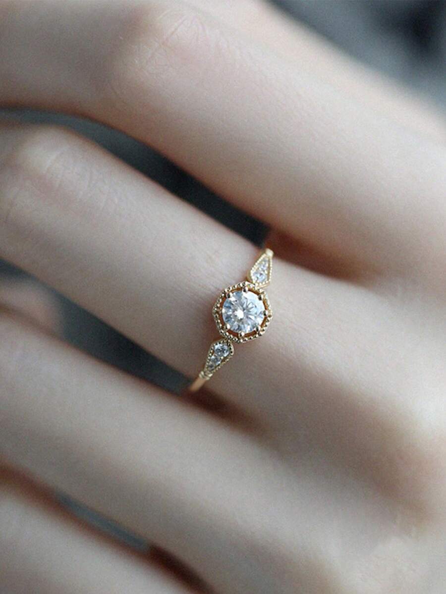 Một chiếc nhẫn vàng đơn giản bằng bạc S925 cổ điển dành cho nữ, mang đến cảm giác độc đáo, quyến rũ, thanh lịch, đậm chất retro, như một món quà trang sức ý nghĩa. - Vàng - Xem 1