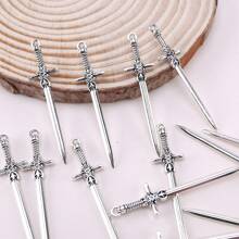 16 piezas/10 piezas de Estilos mixtos de aleación - Imitación antigua de espadas de caballero, cuchillos, armas, arcos como dijes creativos para la fabricación de joyas DIY, pendientes de metal antiguo con diseño de armas para manualidades de joyería DIY - Ancient Silver - Ver 2