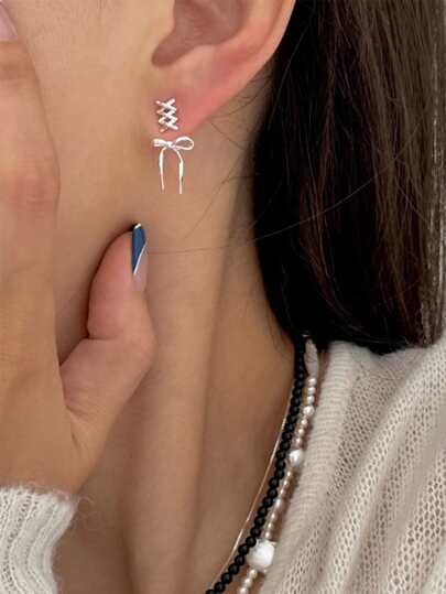 topshiny 1 对优雅的十字交叉金属蝴蝶结耳钉，百搭简约的女性设计，适合日常装扮和派对配饰