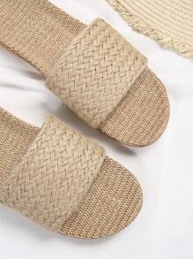 Fashionable Women's Woven Grass Lightweight Comfortable & Versatile Casual Vacation Personality Flat Sandals