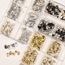 3盒网红合金美甲饰品复古立体金银黑钻心形指甲亮片美甲饰品批发这些时尚戒指美甲饰品用途广泛，非常适合3D艺术、闪光美甲、工艺品、节日装饰、美甲、手机壳、邀请卡等。美甲钻石适合专业美甲沙龙和家庭使用。这是送给美甲爱好者的礼物。 - 彩色 - 查看 4