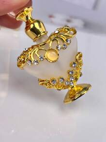 Classica Bottiglia Di Profumo Profumato Vintage Da 5 Ml Con Squisita Decorazione A Diamanti. Bottiglia Vuota Di Olio Essenziale