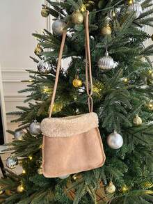 1個復古絨面斜背包 2023冬季可愛的小麂皮手提包女性女士輕盈的肩背包,配有可調節的肩帶,聖誕禮物 - 棕色 - 查看 2