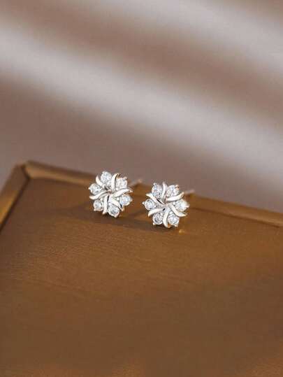 一对S925纯银雪花全钻耳环，精致高端长款耳环，修饰脸型，奢华闪耀吊坠耳环，适合工作和约会等各种场合，简约时尚，品质优雅，时尚圈形耳环，馈赠佳品。