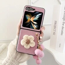 1個紅色塑料表面和pu絨毛花裝飾的手機殼和1個毛茸茸的球掛件,適用於samsung Galaxy Z Flip5 4 3 5g - 紅色 - 查看 7