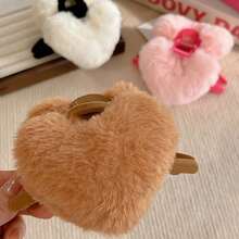 1個絨毛心形髮夾,時尚百搭的秋冬髮飾 - 白色毛絨愛心丸子夾 - 查看 3