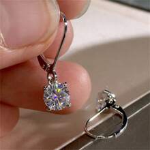 S925 纯银圆形方晶锆石经典四爪耳环，高品质女士珠宝