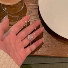 1件優雅女性化蝴蝶設計項鍊,鑲嵌鑽石,適合派對裝扮 - 銀色 - 查看 6