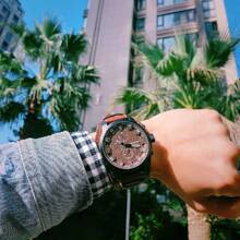 1pc Men's Mocha Wide Leather Strap Quartz Watch With Round Dial, Fashionable And Cool, Suitable For Daily Wear - Mocha Brown - View 4