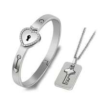 1 paire de bracelets de couple en acier inoxydable noirs avec cadenas en forme de cœur, indéfectibles ; 1 paire de bracelets de couple en acier inoxydable dorés avec cadenas en forme de cœur, amour en plein essor ; 1 set de collier et bracelet de couple en acier inoxydable argenté - Argent - Voir 6
