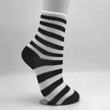 YiPinOu 5 Pairs Of Women's Black And White Striped Socks Set Minimalist Style Embroidered Pentagram Women's Sports Socks, Fall - Multicolor - View 11