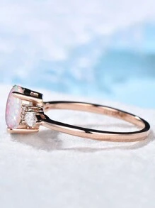 1pc Fashionable Promise Ring With Oval Opal Reflecting Multicolor Lighting And Sparkling Rhinestone, For Engagement/Wedding Women's Ring