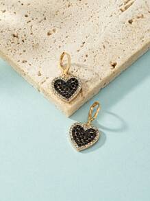 1對女性迷人的鑲嵌心形耳環,不對稱的嘴唇設計,多種風格,適用於情人節和日常穿搭 - 黑色 - 查看 13