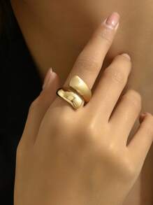 Fashion this season F&S 1 件金属戒指，采用亮面和哑光饰面，金银双色调，别致的设计，适合女性时尚、奢华的品味，复古个性和朋克风格。优雅、浪漫、俏皮，非常适合日常佩戴、派对、节日和朋友聚会。 - 金色 - 查看 7