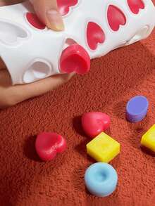 1 件 3d 巧克力糖果模具,矽膠心型甜甜圈糖果果凍布丁甜甜圈模具,烘焙工具 - 白色 - 查看 2