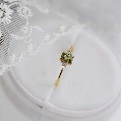 S925 Sterlingsilver Olivgrön rektangelsten design damring med gnistrande zirconia, högkvalitativa smycken