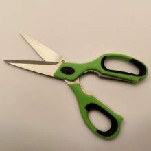 1pc 22cm Heavy-Duty Kitchen Multifunctional Scissors, With Walnut Clip, For Cutting Meat, Fish And Chicken Bones - Green - View 8