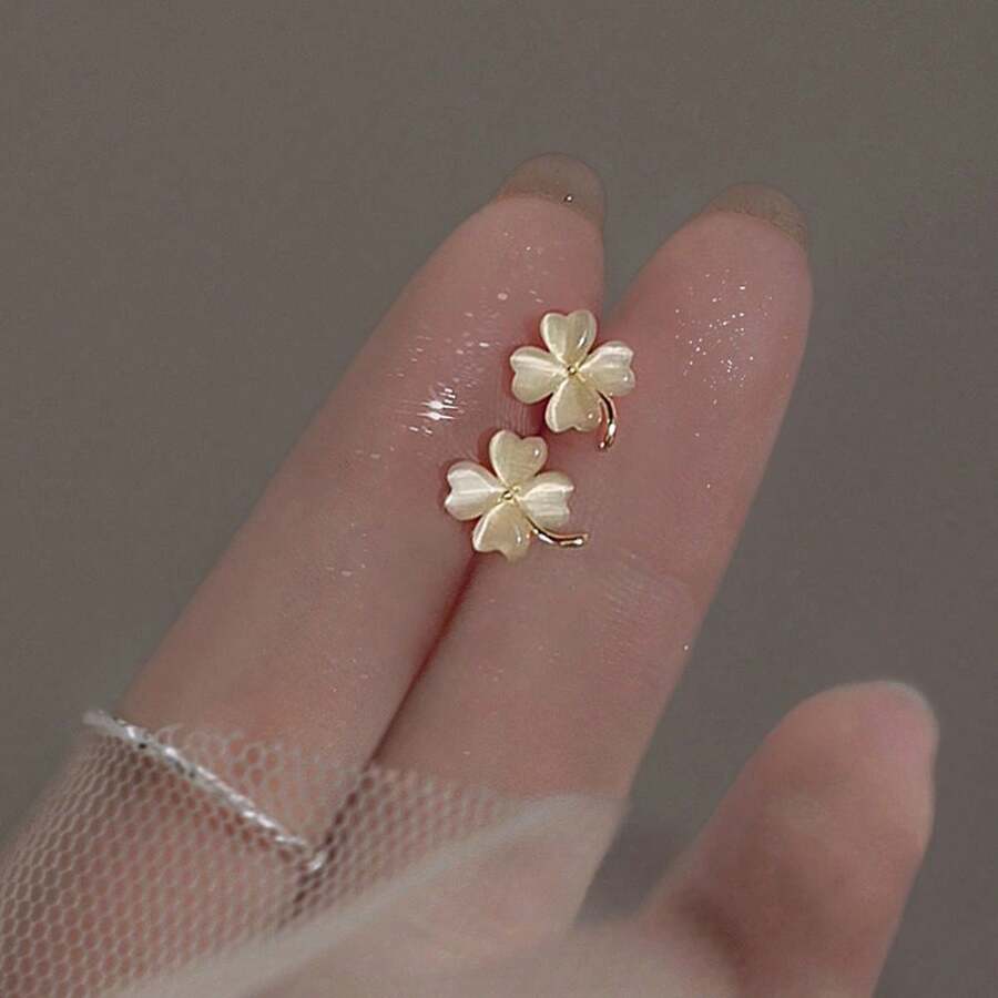 1對新品到貨2023S925銀和方晶鋯石幸運草耳釘,簡約風和時髦女士配件 - 金色 - 查看 1