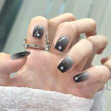 14入組低調奢華短款黑白漸層美甲貼,方便重複使用,適用於派對、舞會和日常穿著 - 黑與白 - 查看 3