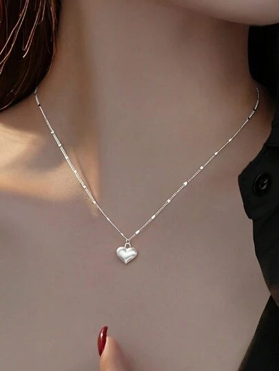 1條簡約優雅的s925純銀拉絲心形吊墜項鍊,適合女士日常佩戴,全兼容鎖骨鏈,輕奢質感