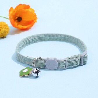1 pieza Collar con colgante de flor verde para mascotas con hebilla ajustable con forma de cara de gato y cascabeles para evitar el ahogamiento en gatos