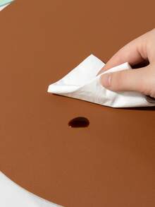 平面防滑紋飯墊棕色pu皮墊裝配到北歐餐桌,保溫和杯子清潔墊板,雙用餐墊 - 棕色 - 查看 3