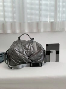 新款时尚大容量亮面防水PU设计，绗缝水晶拼接拉链单肩手提包，旅行度假必备，适合存放羽绒服，可作周末过夜包、瑜伽健身包、校园通勤包，是短途旅行、大学生户外度假、返校季的理想之选，可装学习用品等。 - 灰色 - 查看 4