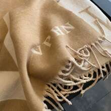 時尚女士字母印花圍巾,冬季卡其色保暖包裹披肩雙用 - 卡其色 - 查看 3