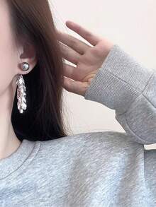 1pc Women'S Grey Iridescent Pearl Fringe Earrings Perfect For Autumn/Winter,An Exquisite Earwear That Can Be Worn In Two Ways To Highlight Facial Features - Silver - View 6