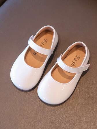 2024 新款女童白色公主鞋，小白运动鞋，防滑软底儿童平底鞋。注意：鞋子比正常尺码小 1 码