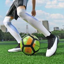 中性成人足球鞋，具有草皮防滑技術的專業訓練和比賽鞋，適用於人工草皮和室內地面，黑白色，有AG（人工草皮）和FG（硬地）釘形設置，高筒設計適合青少年足球或棒球 - 黑與白 - 查看 6