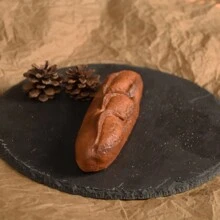 1pc Pu Material Realistic European Style Bread Model, Black And Buckwheat Bread Model, Faux Whole Wheat Chocolate Big Bread, Baking Shop Decor Prop, Photography Scene Prop, Highly Realistic Food Model - Small Baguette - View 3