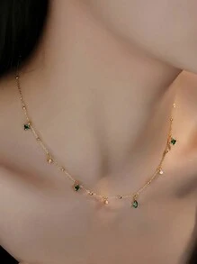 1件时尚S925纯银绿色水滴立方体吊坠项链，奢华简约，适合日常佩戴、聚会和派对。