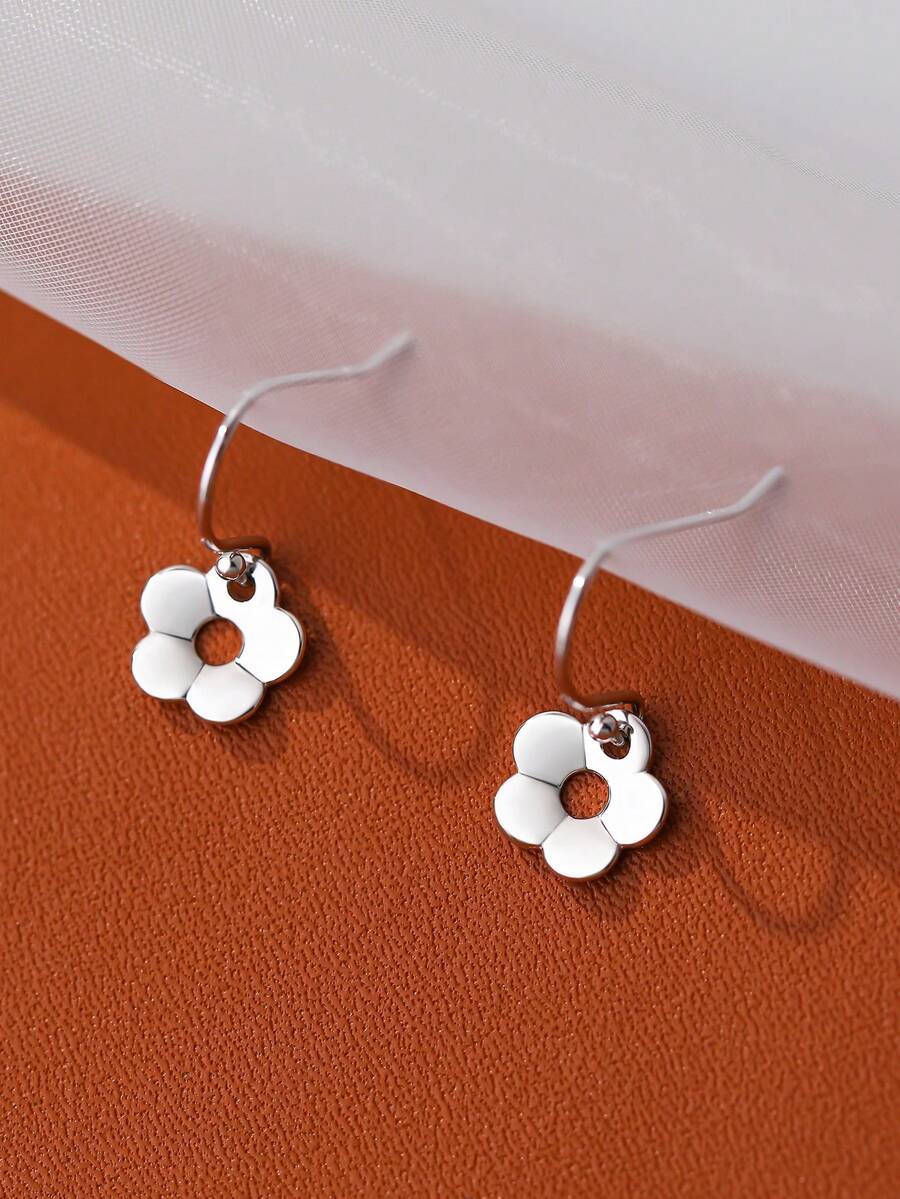 1pair Elegant & Cute 925 Sterling Silver Hollow Out Flower Design Earrings For Women As Gift, Daily Wear - Silver - View 1