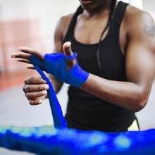 男女適用拳擊手套包裝,3米/9.8英尺長腕帶,180英寸4.5米彈性拇指環帶-戰鬥手套腕部保護適用於武術沙袋訓練,跆拳道,泰拳和mma訓練手套的搭配 - 藍色 - 查看 4