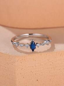 1 Stück modischer und exquisiter Ring mit saphirblauem Zirkonia in Pferdeaugenform, edles Geschenk für Mädchen, geeignet für Engagement, Hochzeit und Party Dekorationen