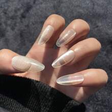 這款y2k24入長杏仁形透明＆全息貓眼系列寶石狀假指甲可以立即升級您的外觀。它們附帶1入指甲剪和1入果凍膠,易於使用並可重複使用。非常適合日常穿著和派對,適用於女性和女孩。圖片在自然光下拍攝,無濾鏡。 - 無色 - 查看 1