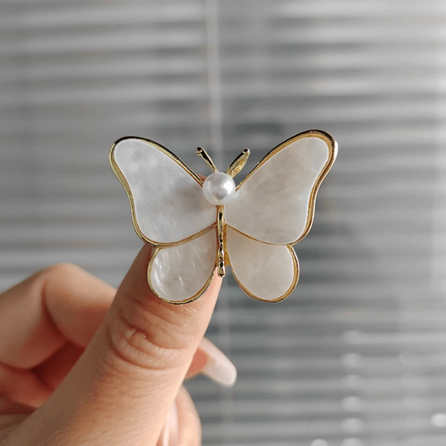 1 Broche De Mariposa Blanca De Madre De Perla Falsa, Alfiler De Perla Falsa Único Para Mujeres, Accesorio De Suéter De Alta Gama - Blanco - Ver 1