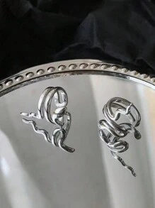 女士蟒蛇造型耳夾,非穿孔設計,獨特高端的蟒蛇耳環,適用於秋冬季節 - 銀色 - 查看 3